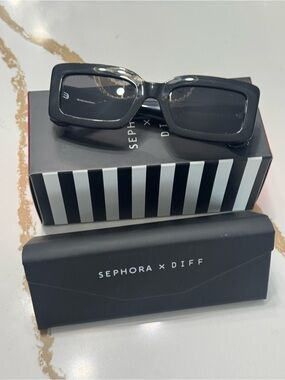 SEPHORA x DIFF Black Rectangular Sunglasses